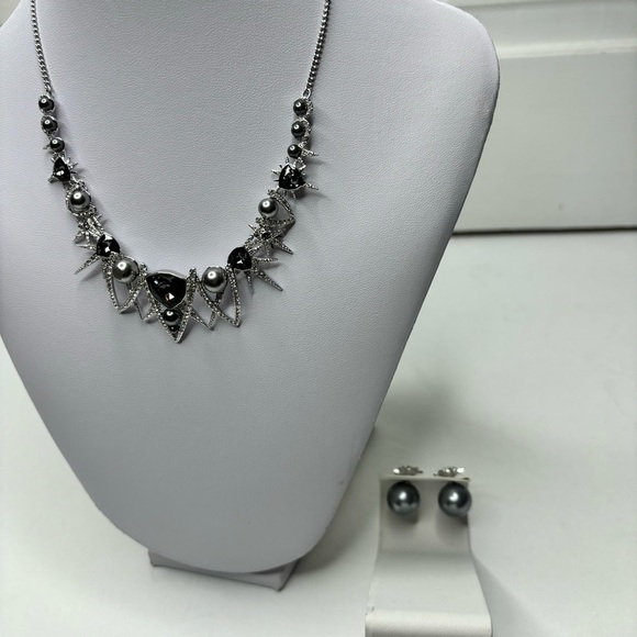 SWAROVSKI Sign Fantastic Floral Spike Necklace & Earring Set - Picture 4 of 10